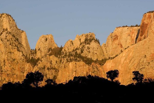UT, Zion NP Towers of the Virgin River, sunrise